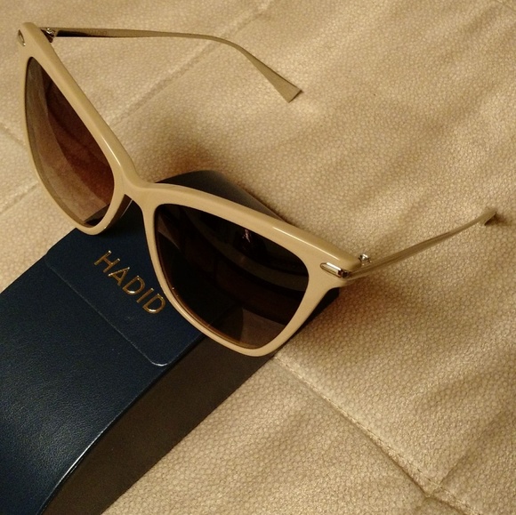 New Hadid Butterfly Sunglasses - Picture 2 of 4